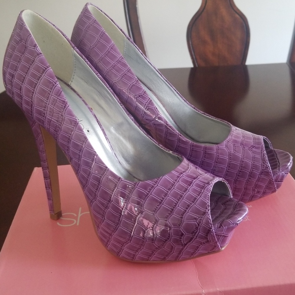 Shoes - Picture 3 of 4
